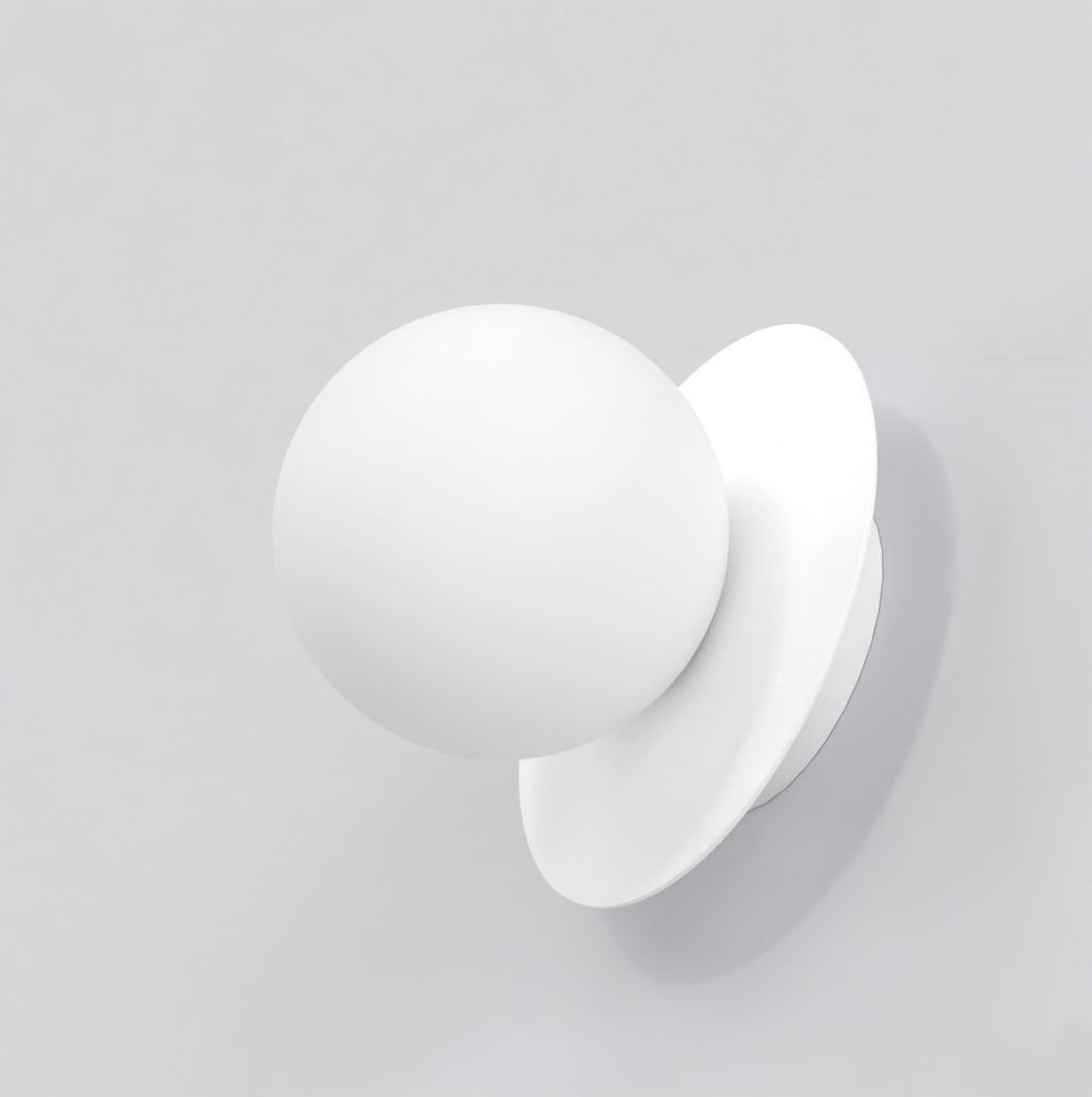 Wandlamp staal minimalistisch Americana K1, wit, bol Ø 10 cm, G9 fitting voor hal of slaapkamer