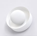 Wandlamp gepoedercoat staal Lulu K1 minimalistisch wit, met bolkap Ø 10 cm, G9 fitting – hal, slaapkamer