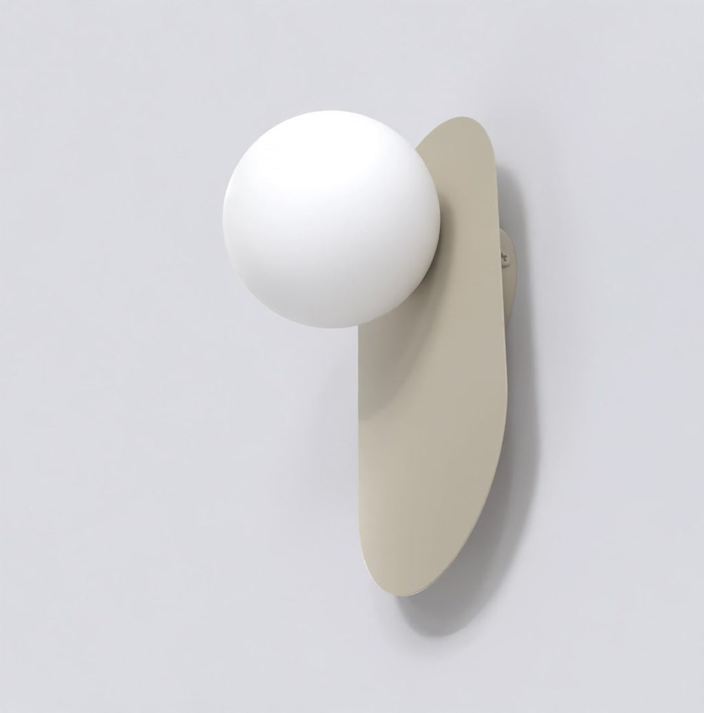 Wandlamp gepoedercoat staal minimalistisch Viva mokka, matte witte bol Ø 10 cm, G9