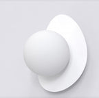 Wandlamp staal modern wit met ronde bol Ø 10 cm, G9 fitting, voor hal en slaapkamer