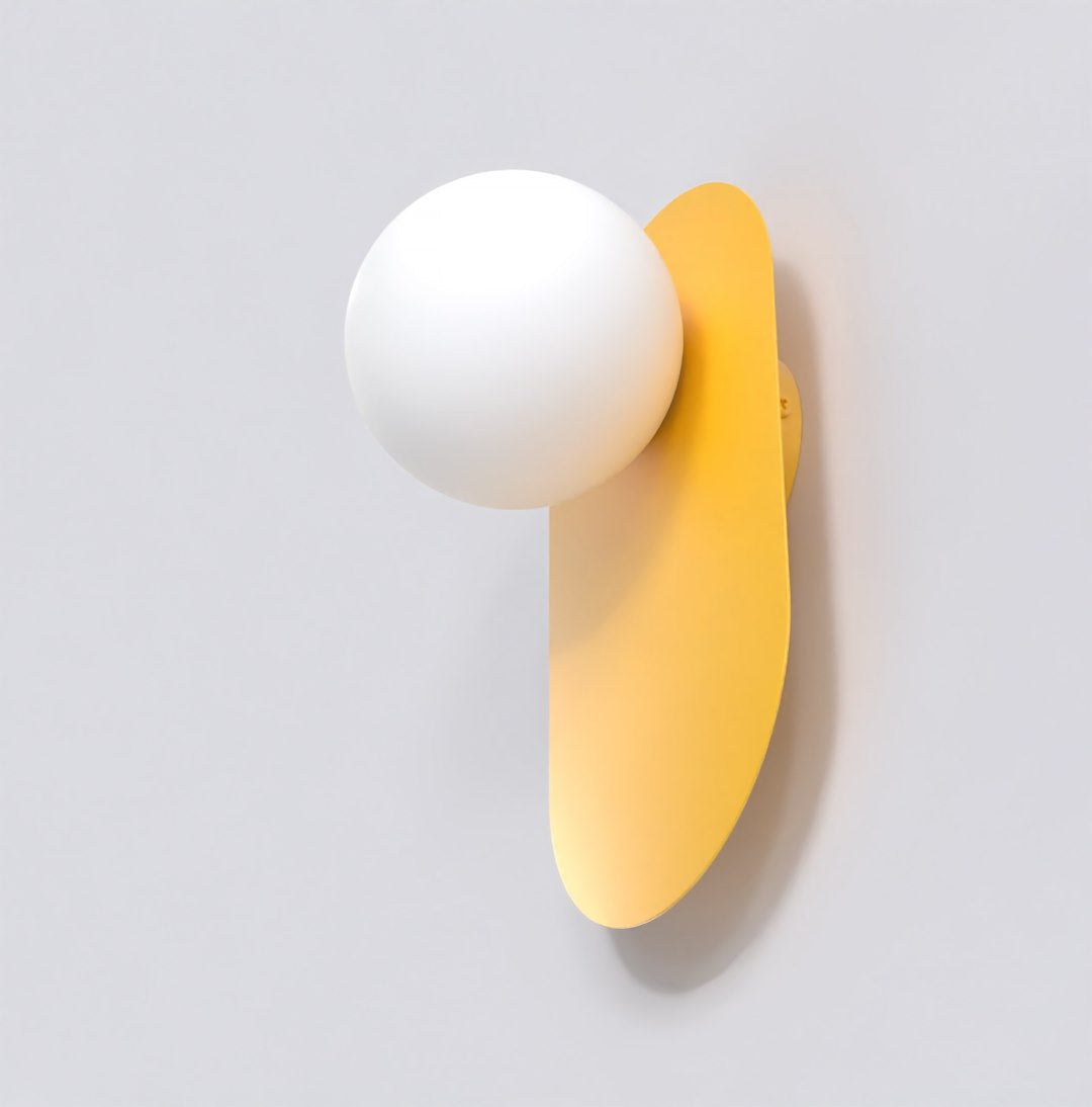 Wandlamp gepoedercoat staal minimalistisch Viva K1 oranje met witte bol Ø 10 cm, G9, woonkamer en gang