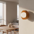 Wandlamp gepoedercoat staal minimalistisch Lulu K1 oranje met witte kap Ø 10 cm, voor hal en slaapkamer