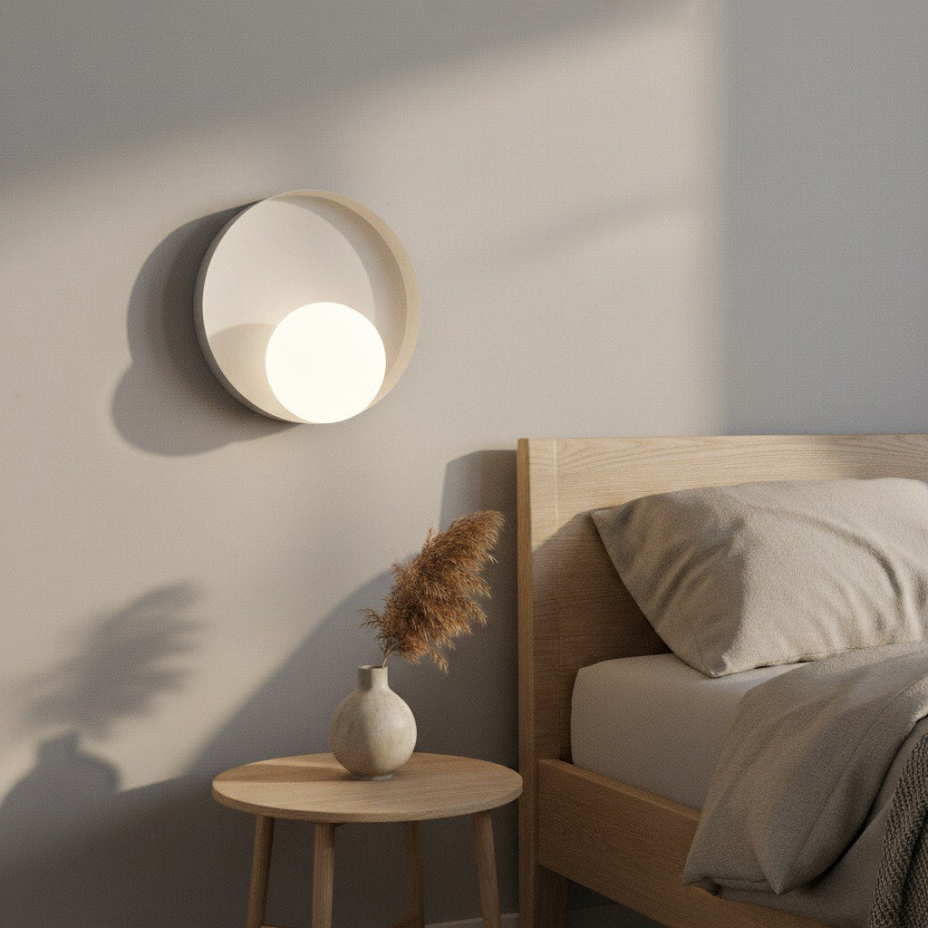 Wandlamp gepoedercoat staal minimalistisch Kido K1 mokka met witte kap, G9 led voor slaapkamer, gang en woonkamer