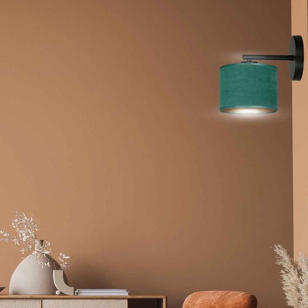 Wandlamp gepoedercoat staal en stof Hilde, groen lampenkap, zwart armatuur, Ø 20 cm, E27 – woonkamer en slaapkamer