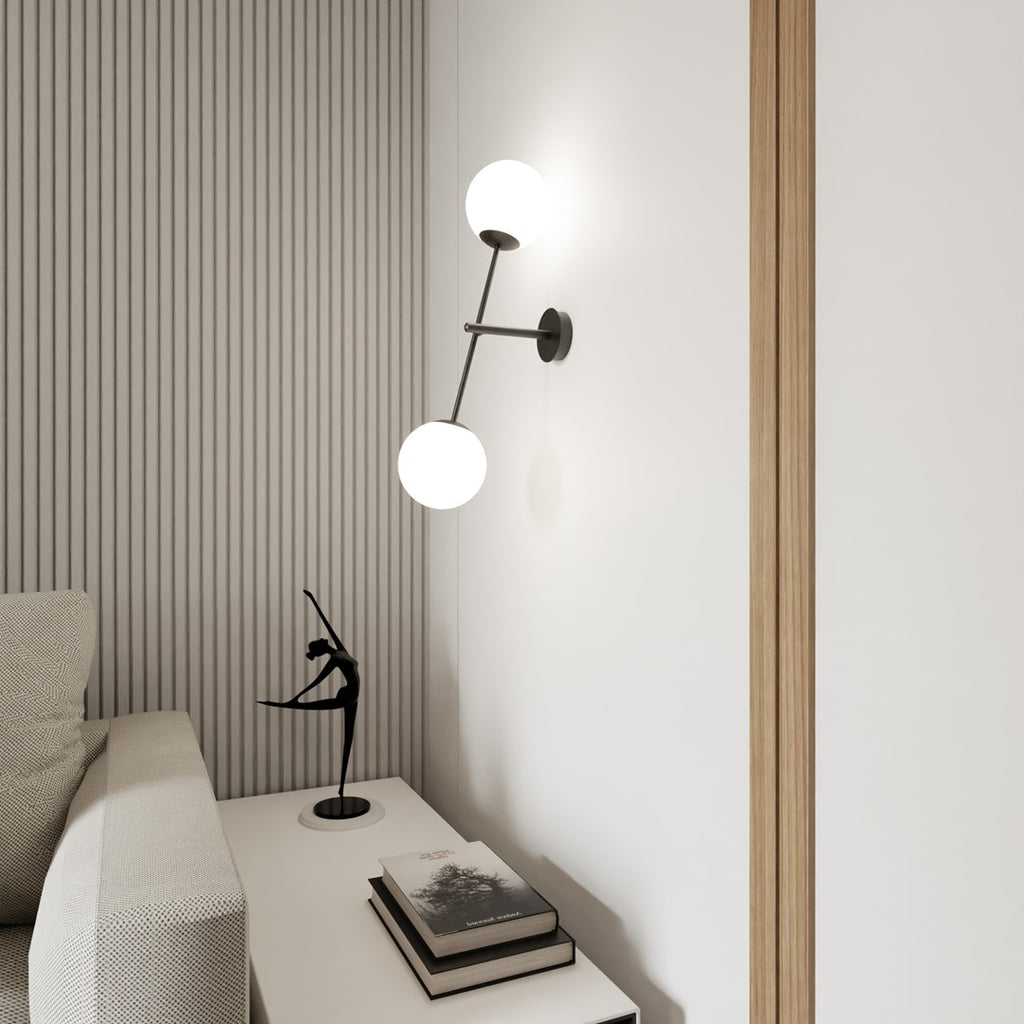 Wandlamp Linear gepoedercoat staal en glas, modern, zwart met witte glazen kappen Ø 15 cm, 2 lichtpunten