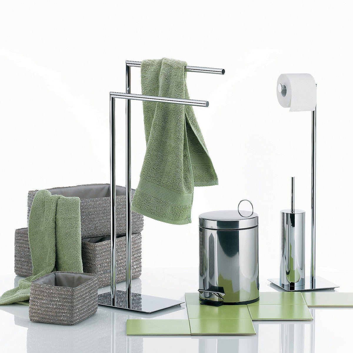 Handdoekrek vloermodel verchroomd metaal Style hoogglans zilver, met twee beugels, 81 cm hoog voor de badkamer