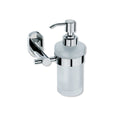 Zilverkleurige wandzeepdispenser met mat glazen reservoir en pompkop aan een glanzende wandhouder