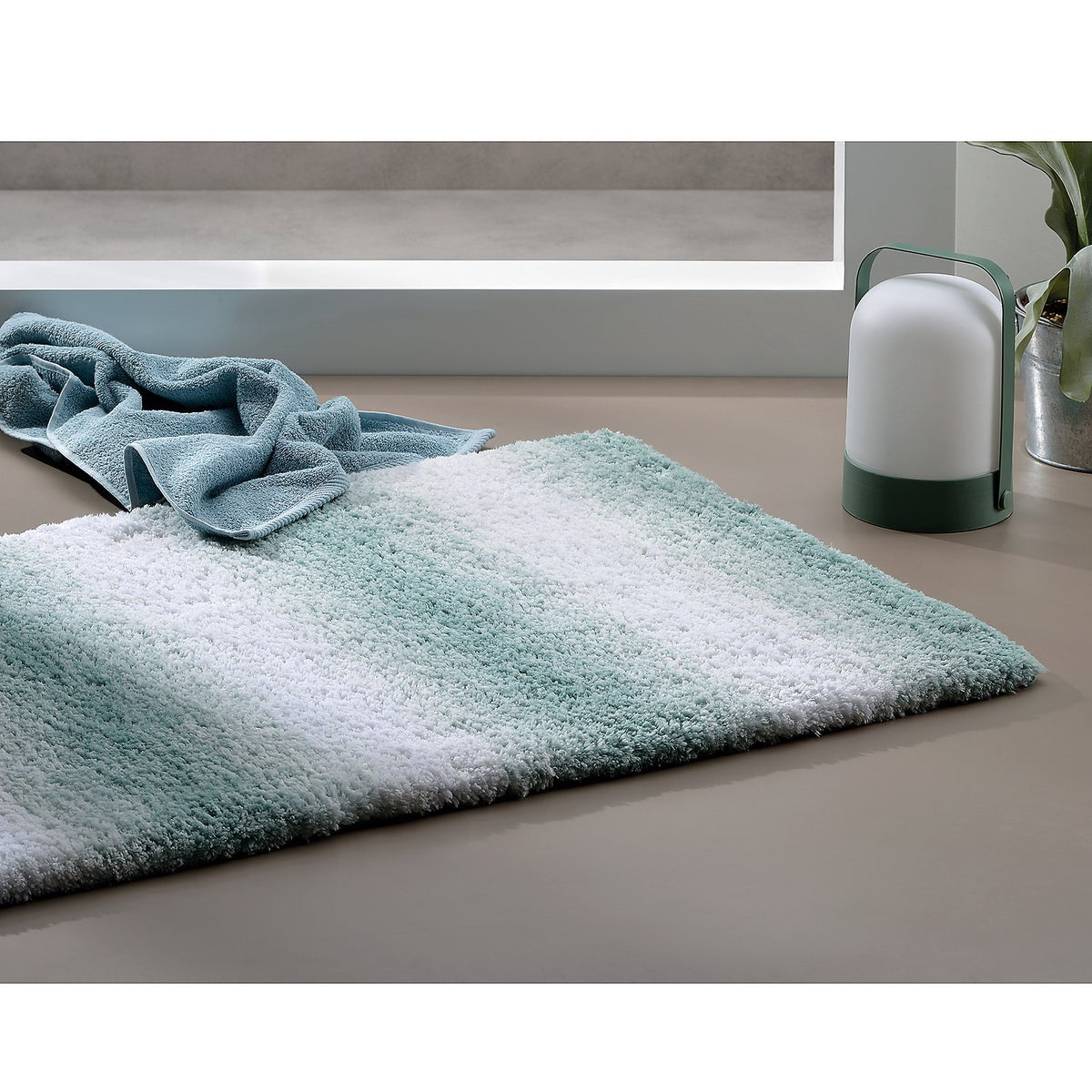 Badmat gerecycled polyester Ombre rotsgrijs 80 x 50 cm, hoogpolig en antislip voor de badkamer