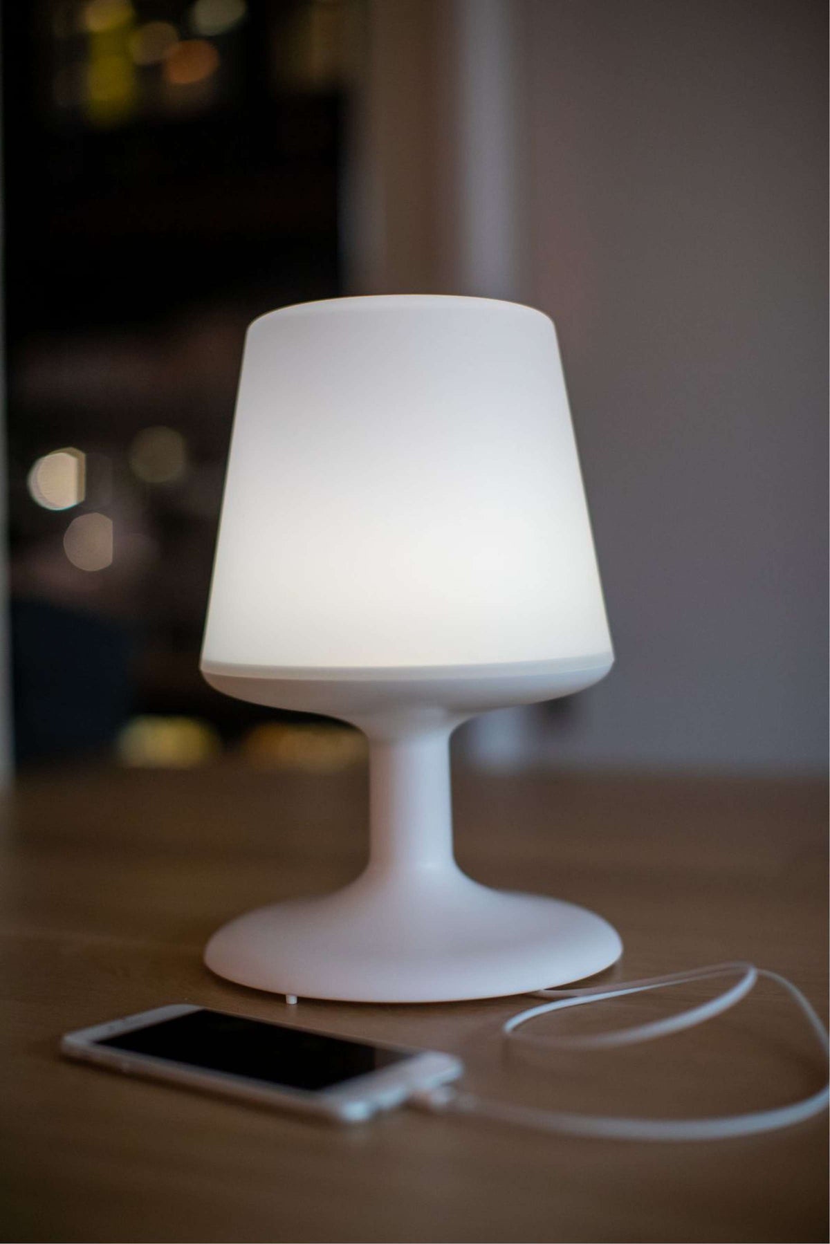 Tafellamp Light To Go draagbaar wit, met instelbare lichtsterkte voor lezen, werken of sfeerlicht