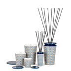 Geurkaars Ilum Fig Arabesque groot, vijg, kaneel en vanille, blauw met goud decor