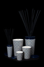 Geurkaars Ilum Fig Arabesque groot, vijg, kaneel en vanille, blauw met goud decor