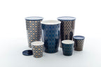 Geurkaars Ilum Fig Arabesque groot, vijg, kaneel en vanille, blauw met goud decor