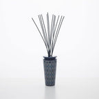 Geurdiffuser klein porselein Belgravia Lux, donkerblauw met geometrisch patroon, met geurstokjes voor slaapkamer, kantoor of badkamer