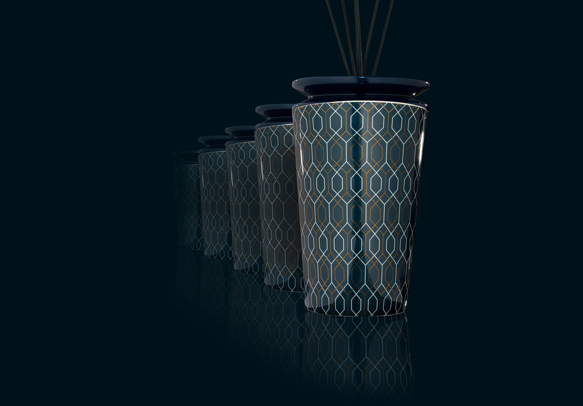Geurdiffuser klein porselein Belgravia Lux, donkerblauw met geometrisch patroon, met geurstokjes voor slaapkamer, kantoor of badkamer