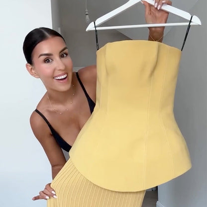 Pamela – Two-piece set with tube top and pleated skirt in yellow