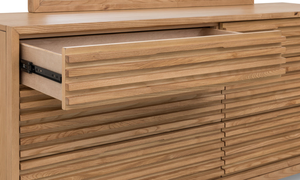 Ladekast essenhout Tanner Flaxen naturel met zes lades, lamellenfront – 173 x 46 x 84 cm
