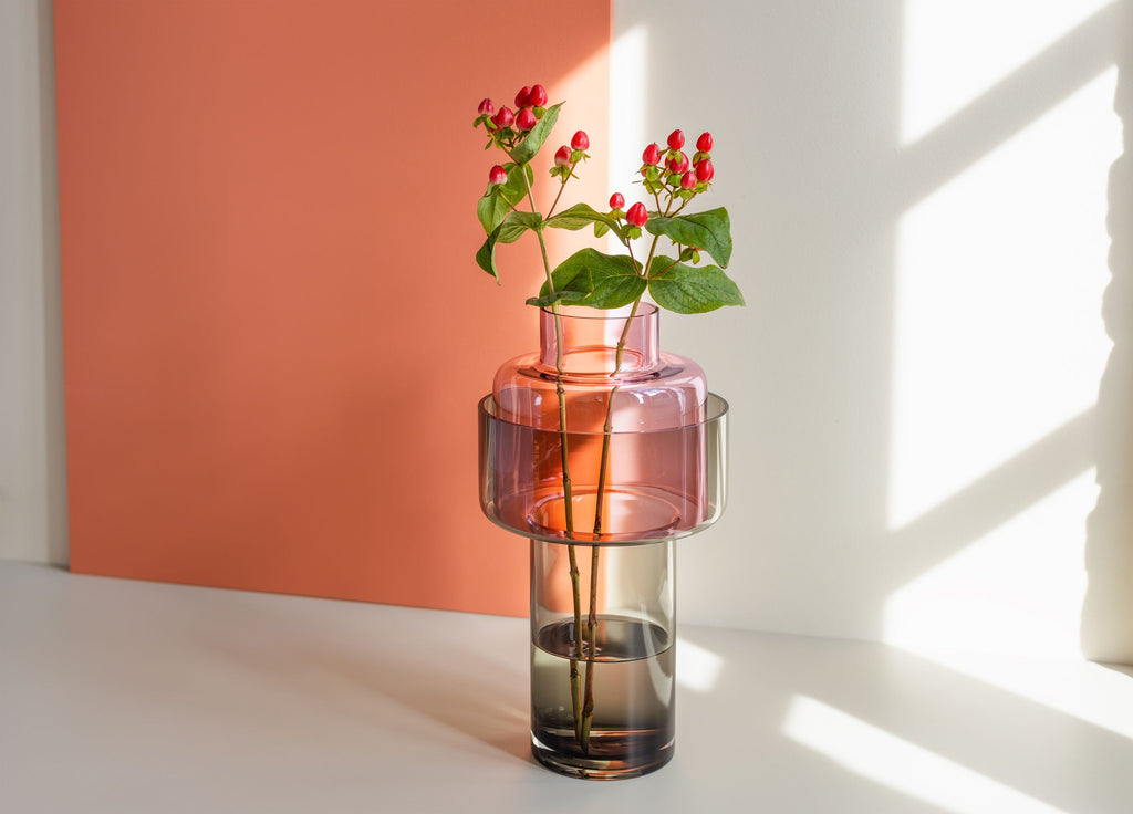 Vaas glas mondgeblazen tweedelig Aura, paars en grijs, H 31 cm Ø 17 cm, glas-in-glas-look
