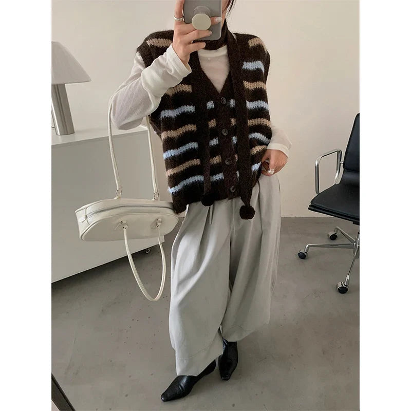 Striped knitted vest with V-neck and buttons, cropped fit