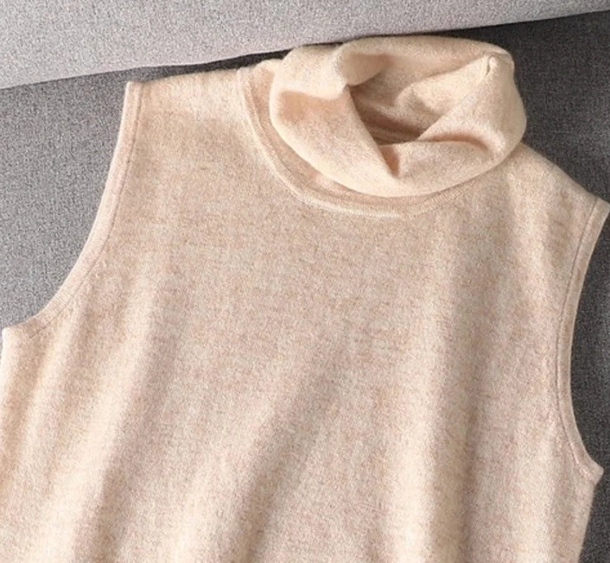 Sleeveless women's turtleneck top made of soft knit fabric