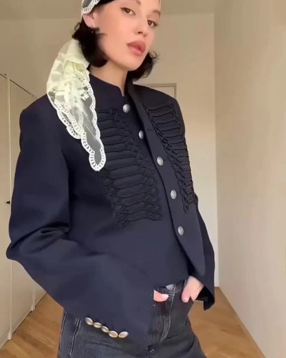 Kurze Marineblaue Jacke mit Stehkragen und Zierknöpfen