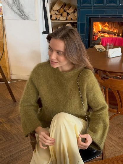 Damen Flauschiger Rundhals-Pullover in Olivgrün