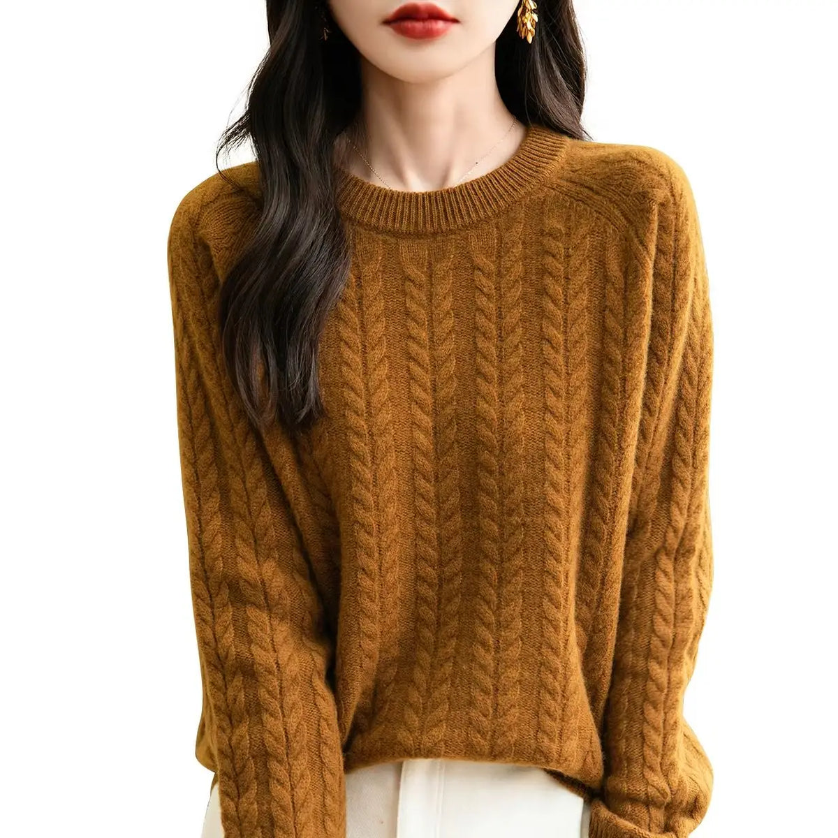 Women's cable-knit sweater with crew neck in caramel brown