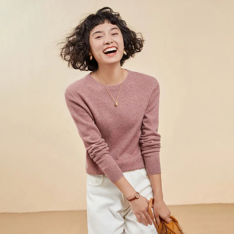 Women's crew-neck sweater, long sleeves, soft material