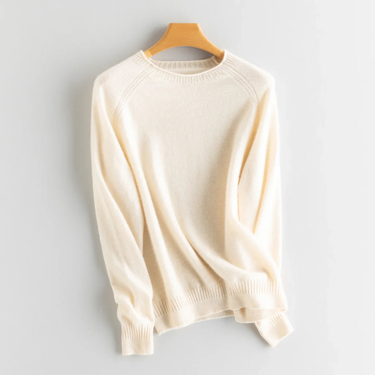 Women's crew-neck long-sleeve knit sweater