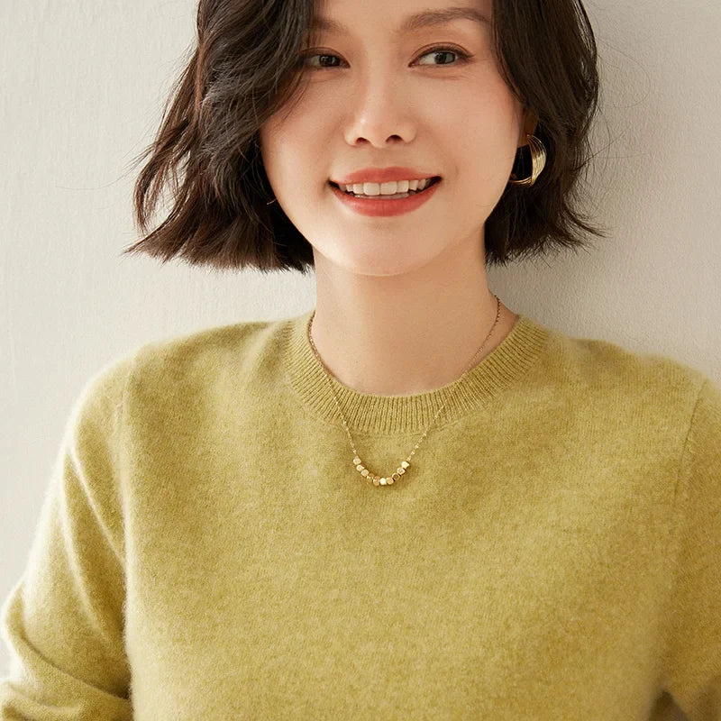 Women's crew-neck sweater, long sleeves, soft material