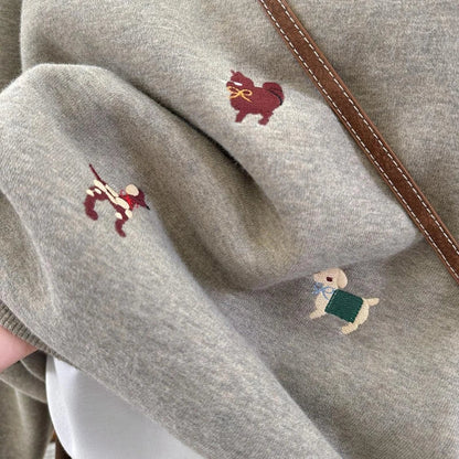 Women's crew-neck long-sleeve sweatshirt with embroidered dog motifs