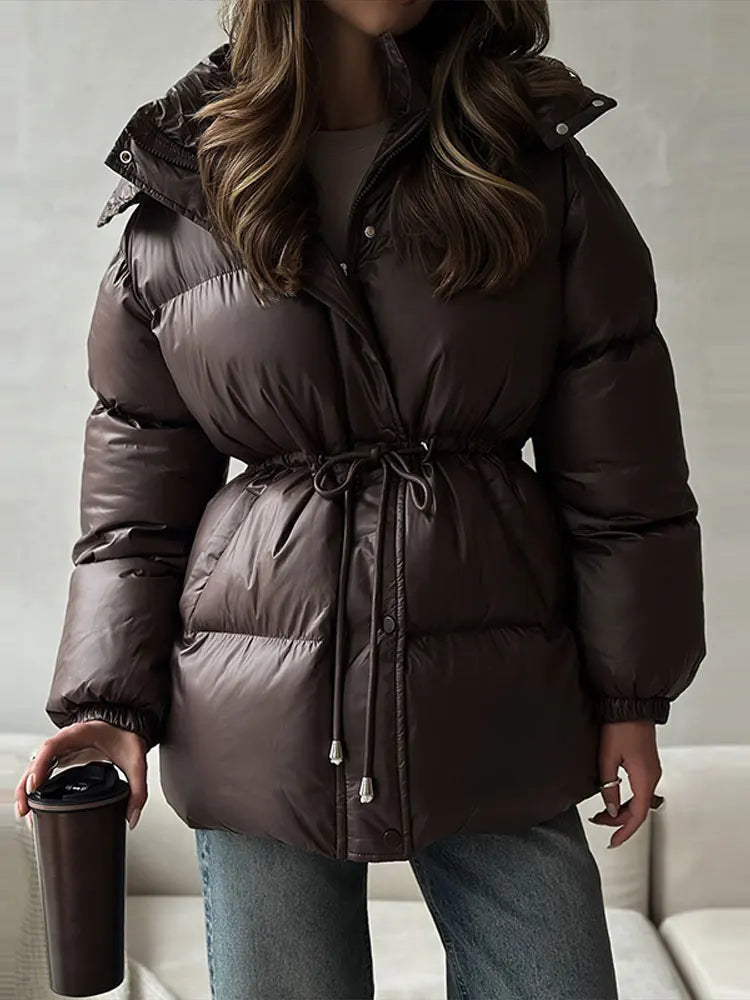 Women's quilted jacket with hood, drawstring waist, short and warm