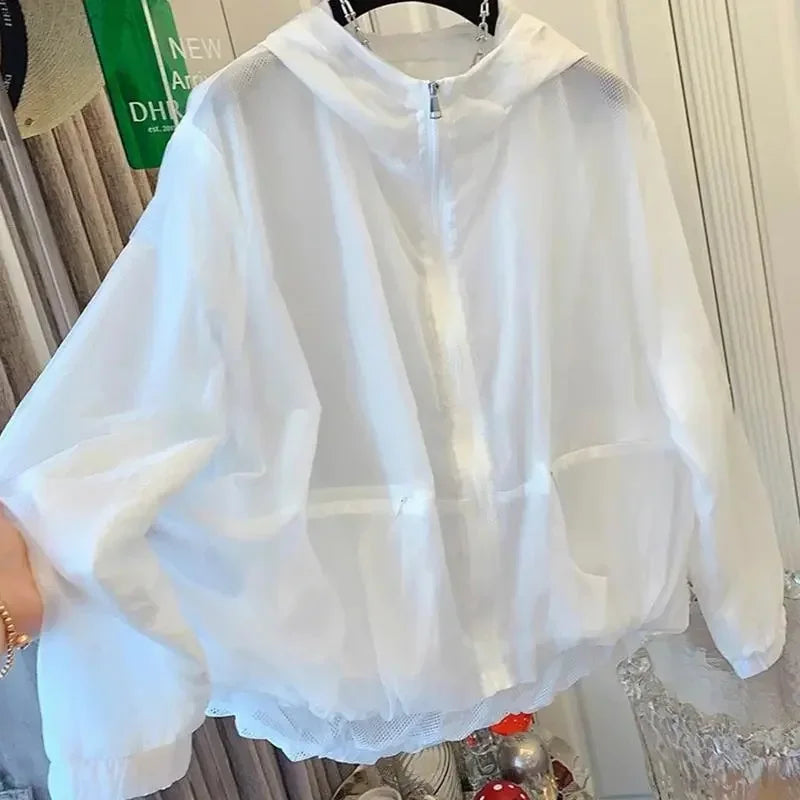 Women's lightweight windbreaker with hood and zipper, loose fit, sheer design
