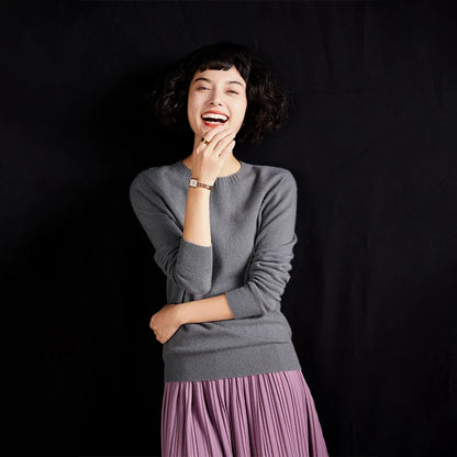 Women's crew-neck sweater, long sleeves, soft material