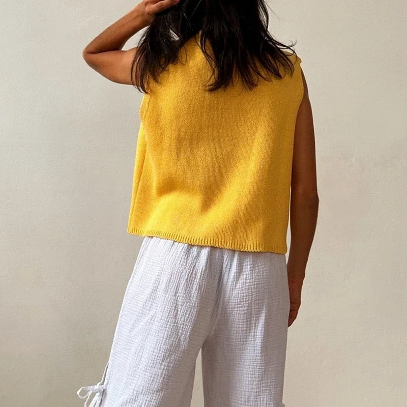 Women's knitted vest with V-neck and buttons