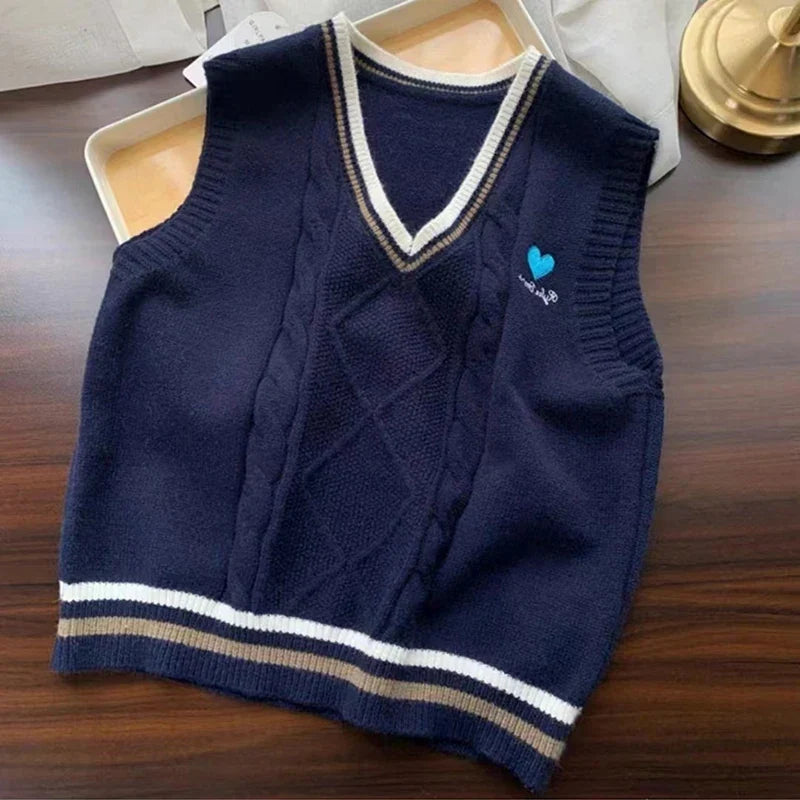 Women's knitted vest with V-neck and cable-knit pattern