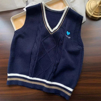 Women's knitted vest with V-neck and cable-knit pattern