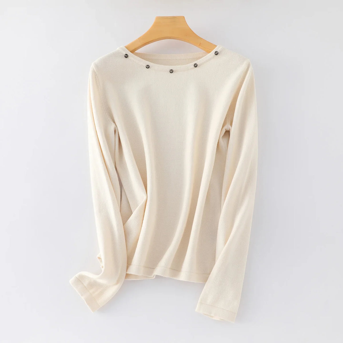 Damen Langarmshirt mit Rundhalsausschnitt und Zierknöpfen