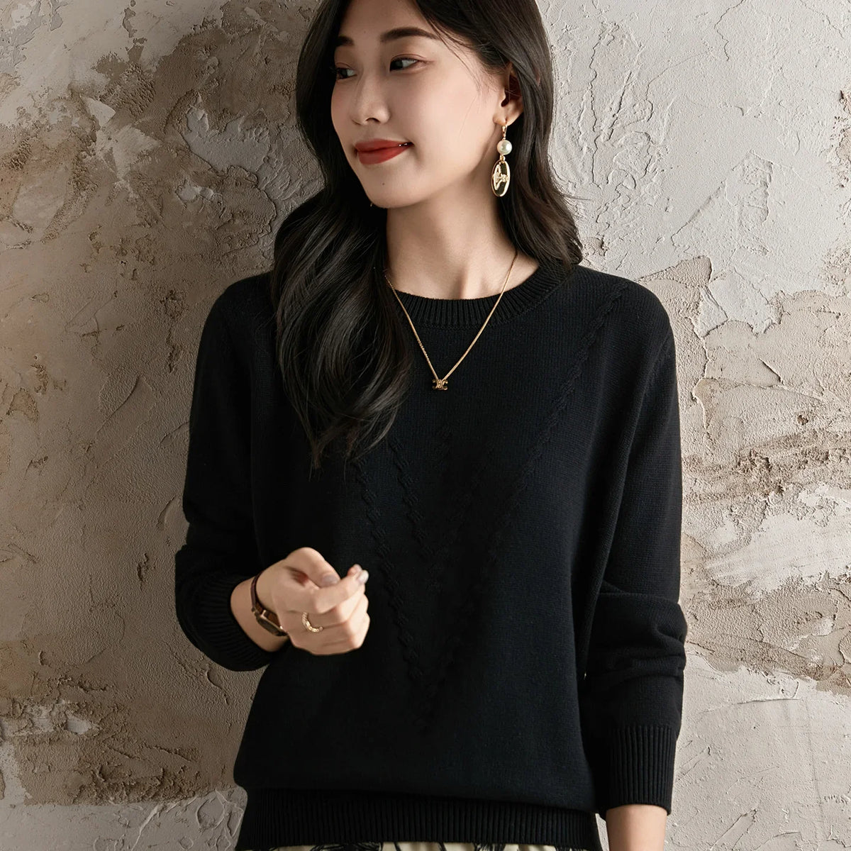 Women's crew-neck sweater with textured pattern, knit sweater