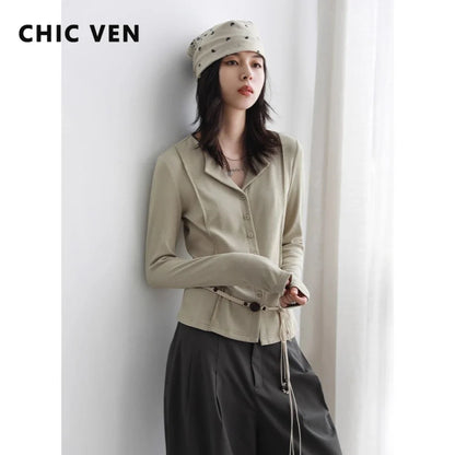 Women's long-sleeve cardigan with collar and button placket