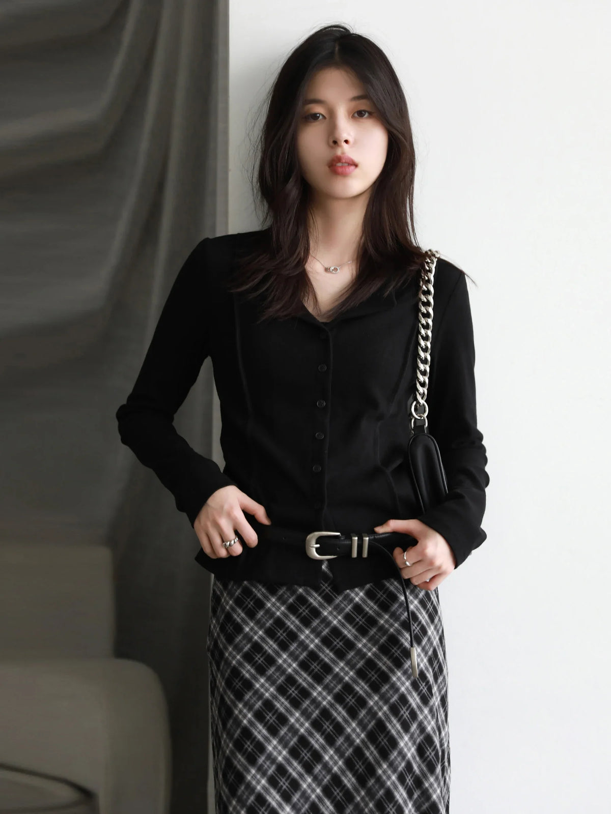 Women's long-sleeve cardigan with collar and button placket