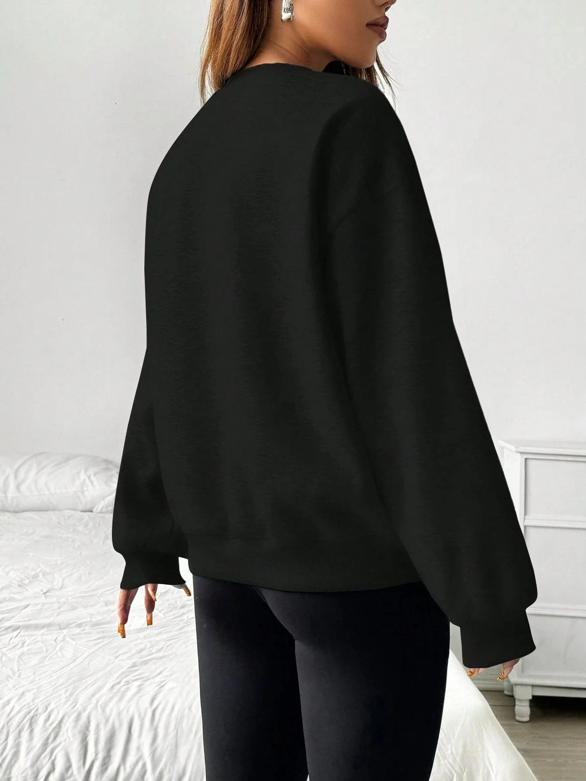 Women's Crew-Neck Oversized Basic Long-Sleeve Sweatshirt
