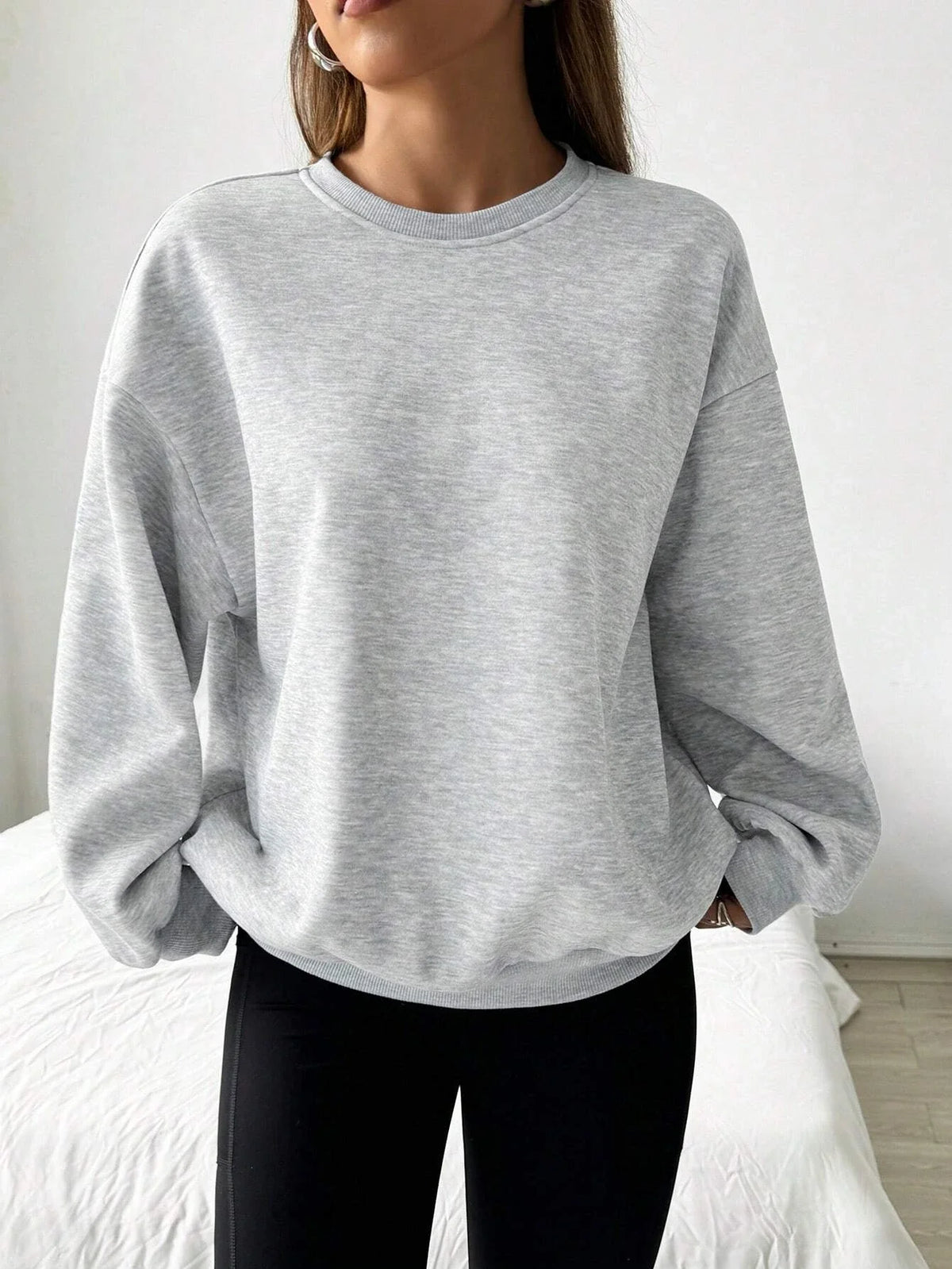 Women's Crew-Neck Oversized Basic Long-Sleeve Sweatshirt