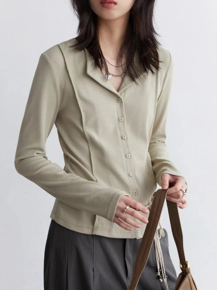 Women's long-sleeve cardigan with collar and button placket