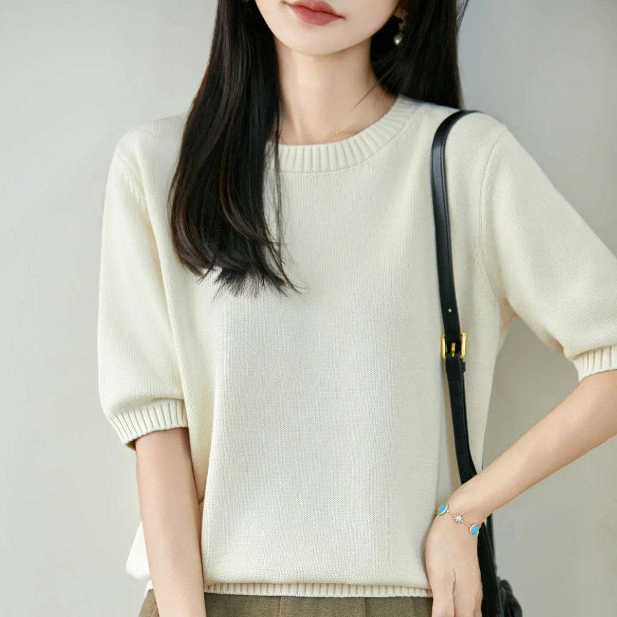 Women's short-sleeve crew-neck knit sweater with ribbed cuffs