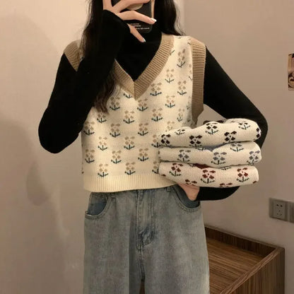 Women's knitted vest with V-neck and floral pattern