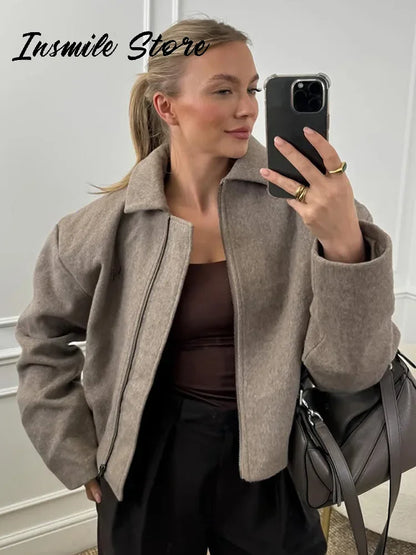 Kurze Damen Übergangsjacke mit Reißverschluss, Kragen und langen Ärmeln