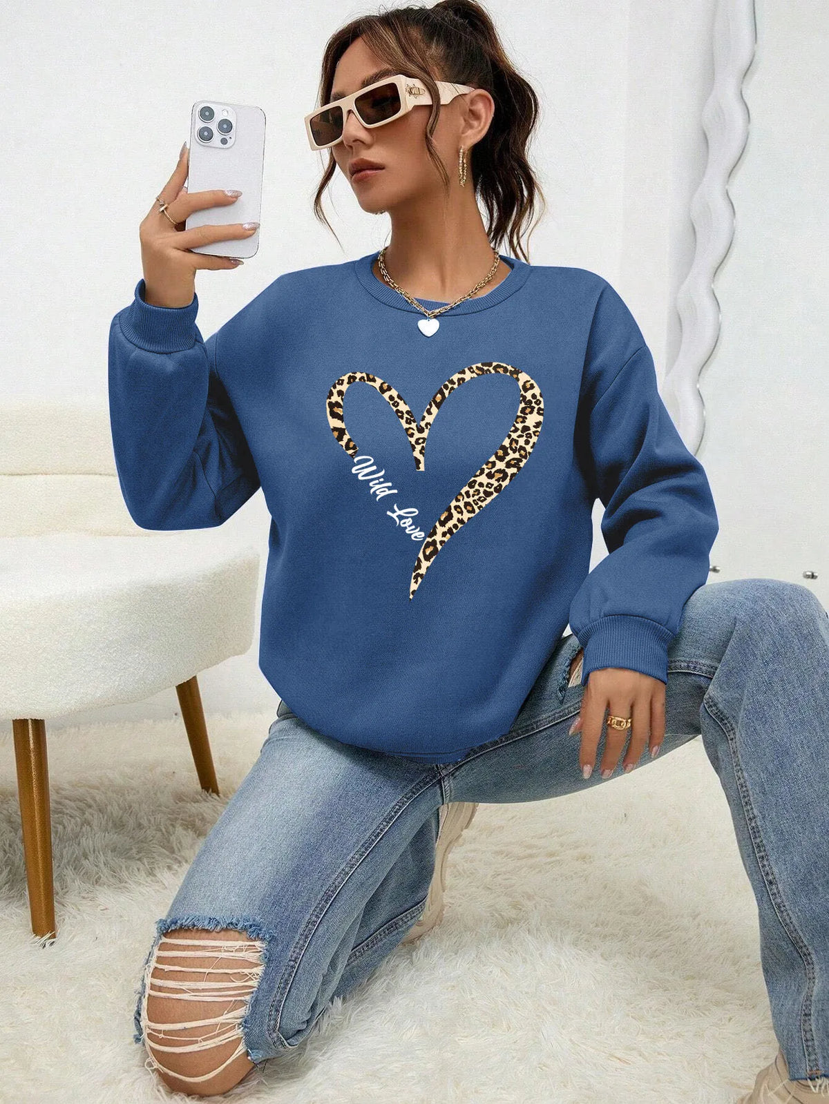 Women's Crew-Neck Long-Sleeve Sweatshirt with Leopard Heart Print