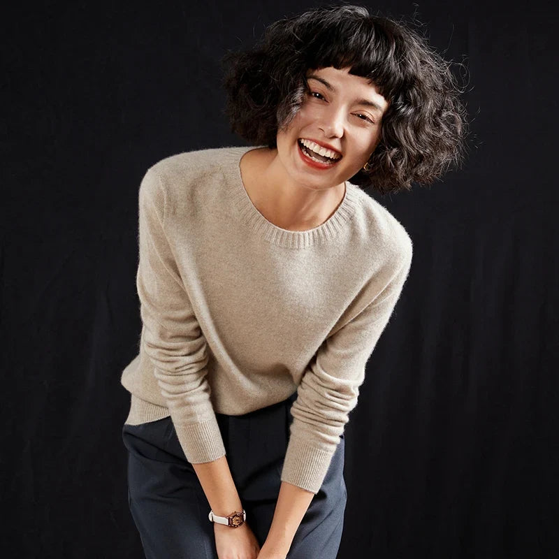 Women's crew-neck sweater, long sleeves, soft material
