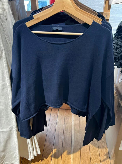 Women's cropped crew-neck long-sleeve pullover with raw edges