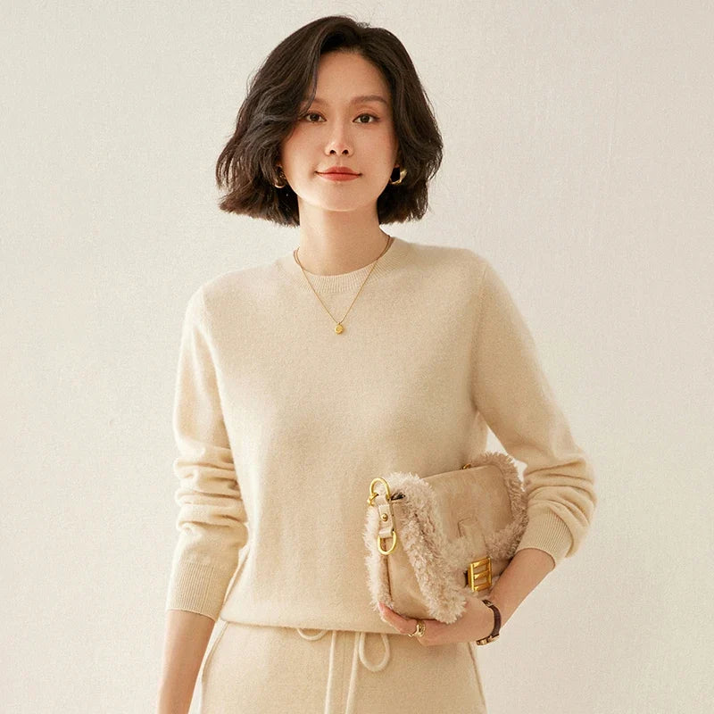 Women's crew-neck sweater, long sleeves, soft material